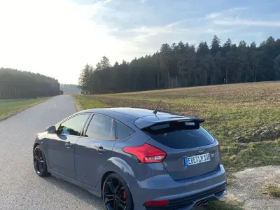 Gebraucht Ford Focus ST 185 PS (136 kW) 2017 Grau Limousine