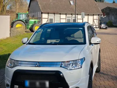 Gebraucht Mitsubishi Outlander P-HEV 121 PS (88 kW) 2014 Weiß SUV