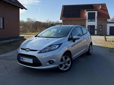 Gebraucht Ford Fiesta 60 PS (44 kW) 2012 Silber Kleinwagen