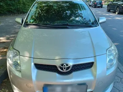 Gebraucht Toyota Auris 132 PS (97 kW) 2009 Silber Kleinwagen