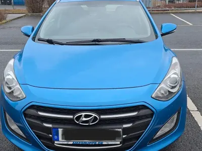 Gebraucht Hyundai i30 120 PS (88 kW) 2016 Blau Kombi
