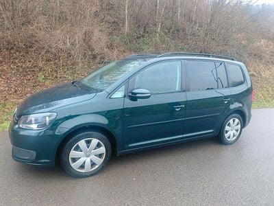 Grün Gebraucht 2014 VW Touran Van / Kleinbus | 6.100 € (Guter Preis)