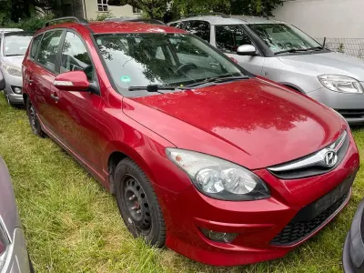 Gebraucht Hyundai i30 Classic 90 PS (66 kW) 2012 Rot Kombi