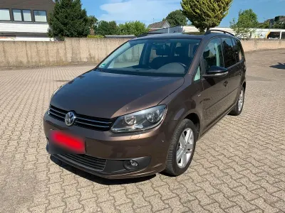 Gebraucht VW Touran Match 105 PS (77 kW) 2012 Braun Van / Kleinbus