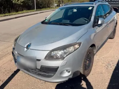 Gebraucht Renault Mégane GrandTour 131 PS (96 kW) 2010 Silber Kombi