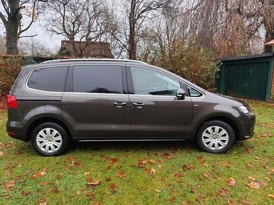 Braun Gebraucht 2015 VW Sharan Comfortline Van / Kleinbus | 13.990 € (Guter Preis)