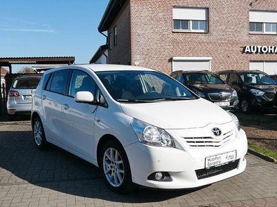 Gebraucht Toyota Verso Travel 147 PS (108 kW) 2012 Weiß Van / Kleinbus