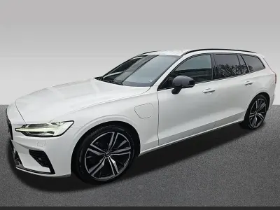 Używany Volvo V60 R-Design 398 KM (292 kW) 2022 Biały Kombi