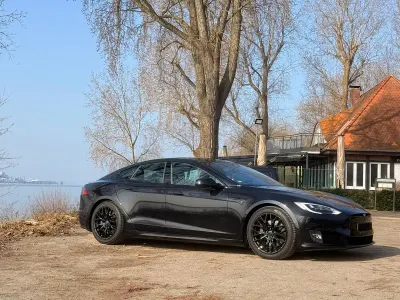 Usata Tesla Model S 386 kW (525 CV) 2016 Nero Utilitaria