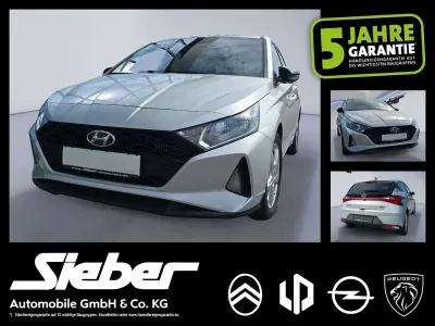 Gebraucht Hyundai i20 GO! 101 PS (74 kW) 2023 Sleek silver / met Kleinwagen