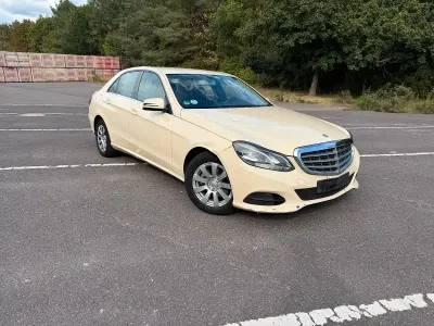 Gebraucht Mercedes E220 136 PS (100 kW) 2016 Gelb Limousine