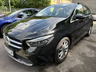 Gebraucht Mercedes B180 136 PS (100 kW) 2019 Schwarz Kleinwagen