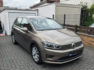 Gebraucht VW Golf Sportsvan Highline 125 PS (91 kW) 2017 Gold Van / Kleinbus