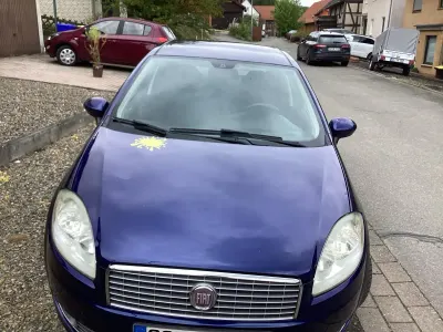 Usado Fiat Linea 77 CV (56 kW) 2011 Azul Berlina