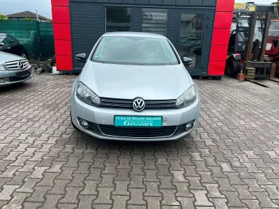 Gebraucht VW Golf VI Style 105 PS (77 kW) 2011 Reflexsilber metallic Kleinwagen