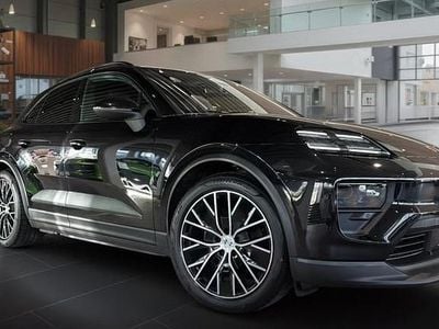 Gebraucht Porsche Macan 4 Electric 300 kW (408 PS) 2024 Tiefschwarz SUV