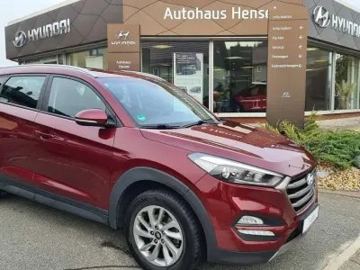 Gebraucht Hyundai Tucson Trend 177 PS (130 kW) 2017 Ruby wine / mic SUV