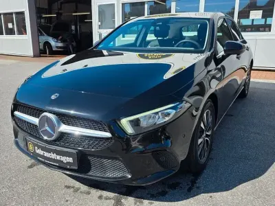 Gebraucht Mercedes A180 116 PS (85 kW) 2022 Schwarz Limousine