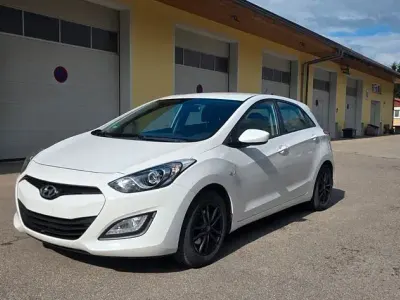 Gebraucht Hyundai i30 Edition 99 PS (72 kW) 2015 Weiß Limousine