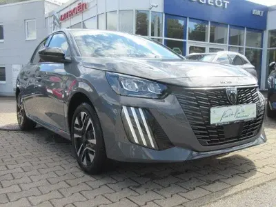 Gebraucht Peugeot 208 Allure 101 PS (74 kW) 2024 Perlaneraschwarz (metallic) Kleinwagen