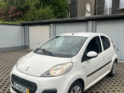 Gebraucht Peugeot 107 Active 68 PS (50 kW) 2014 Weiß Kleinwagen