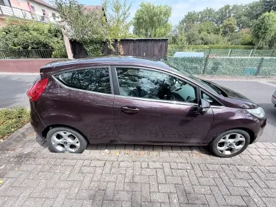 Gebraucht Ford Fiesta Ambiente 82 PS (60 kW) 2009 Violett Limousine