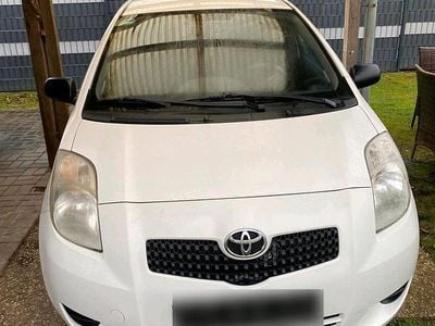 Gebraucht Toyota Yaris 81 PS (59 kW) 2009 Weiß Kleinwagen
