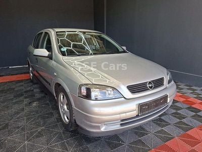 Używany Opel Astra 101 KM (74 kW) 2002 Srebrny Sedan/Limuzyna