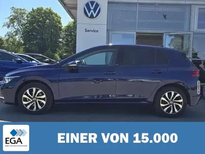 Gebraucht VW Golf VIII Active 150 PS (110 kW) 2023 Blau metallic