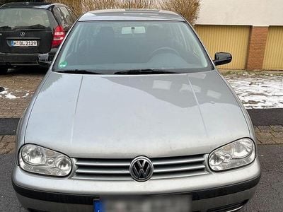 Grau Gebraucht 2002 VW Golf IV Kombi | 1.999 € (Fairer Preis)