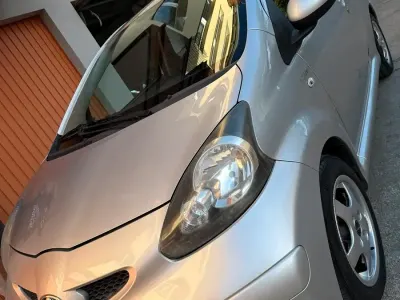 Second-hand Toyota Aygo 72 CP (52 kW) 2006 Argintiu Hatchback