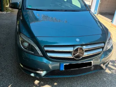 Gebraucht Mercedes B180 122 PS (89 kW) 2012 Blau Kleinwagen