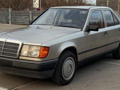 Second-hand Mercedes E260 160 CP (117 kW) 1988 Auriu Berlinǎ