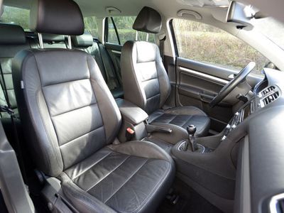 Gebraucht VW Golf VI Highline 122 PS (89 kW) 2010 Schwarz metallic Kleinwagen