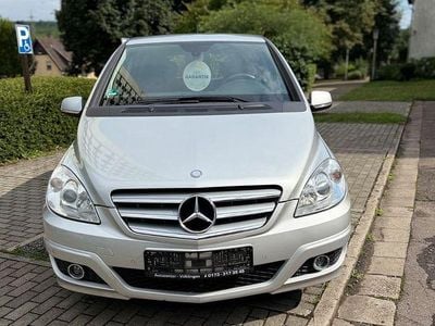 Silber Gebraucht 2010 Mercedes B200 Van / Kleinbus | 6.400 € (Fairer Preis)