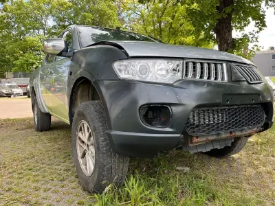 Begagnad Mitsubishi L200 Invite 136 HK (100 kW) 2011 Silver Pickup