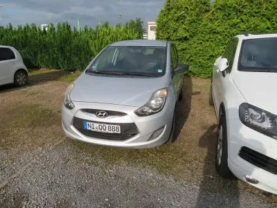 Gebraucht Hyundai ix20 Classic 90 PS (66 kW) 2011 Silber Kleinwagen