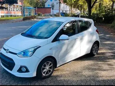 Gebraucht Hyundai i10 87 PS (63 kW) 2014 Weiß Kleinwagen
