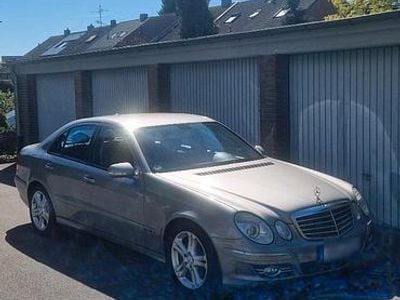 Usata Mercedes E220 Avantgarde 170 CV (125 kW) 2006 Grigio Berlina