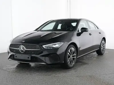 Gebraucht Mercedes CLA200 Progressive 163 PS (119 kW) 2025 Schwarz Coupé