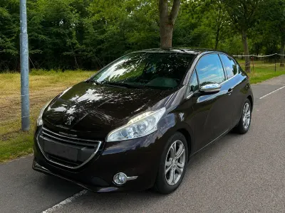 Gebraucht Peugeot 208 95 PS (69 kW) 2012 Braun Kleinwagen