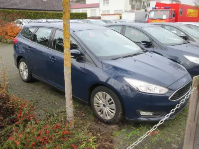 Gebraucht Ford Focus Trend 120 PS (88 kW) 2015 Blazerblau Kombi