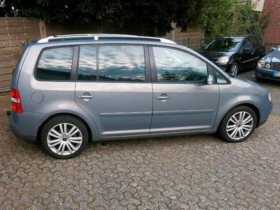Usata VW Touran 140 CV (102 kW) 2005 Grigio Monovolume