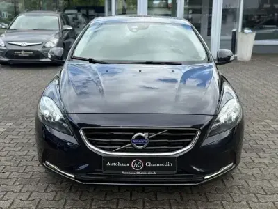 Gebraucht Volvo V40 You! 150 PS (110 kW) 2015 Blau Limousine