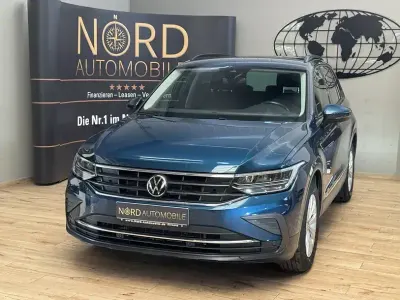 Gebraucht VW Tiguan Life 150 PS (110 kW) 2023 Nightshade blue metalli (metallic) SUV