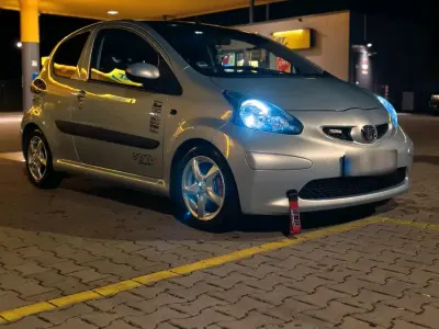 Gebraucht Toyota Aygo 68 PS (50 kW) 2006 Blau Kleinwagen