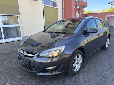 Używany Opel Astra Innovation 120 KM (88 kW) 2014 Szary Sedan/Limuzyna