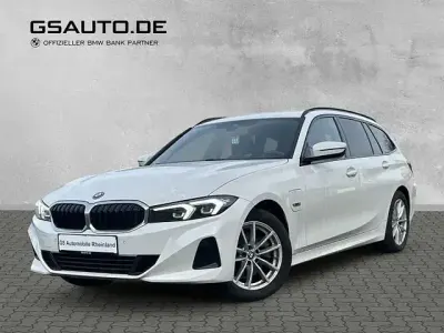 Używany BMW 330e Shadowline 292 KM (214 kW) 2022 Biały Kombi