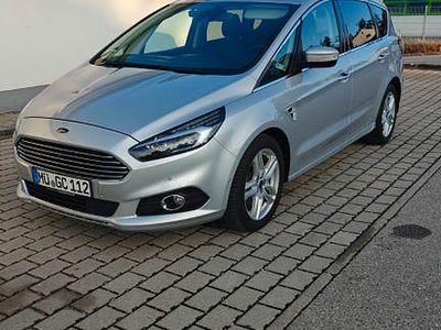 Gebraucht Ford S-MAX Titanium 209 PS (153 kW) 2018 Silber Van / Kleinbus