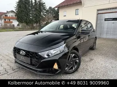 Gebraucht Hyundai i20 Select 101 PS (74 kW) 2023 Schwarz Kleinwagen